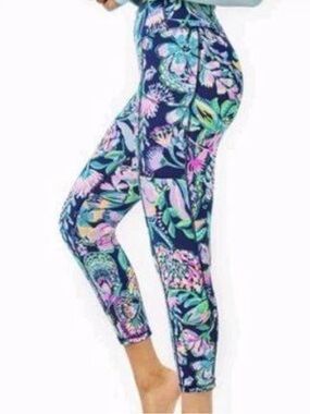 Lilly Pulitzer Luxletic Weekender Leggings High Tide Navy She's Got Sol Print